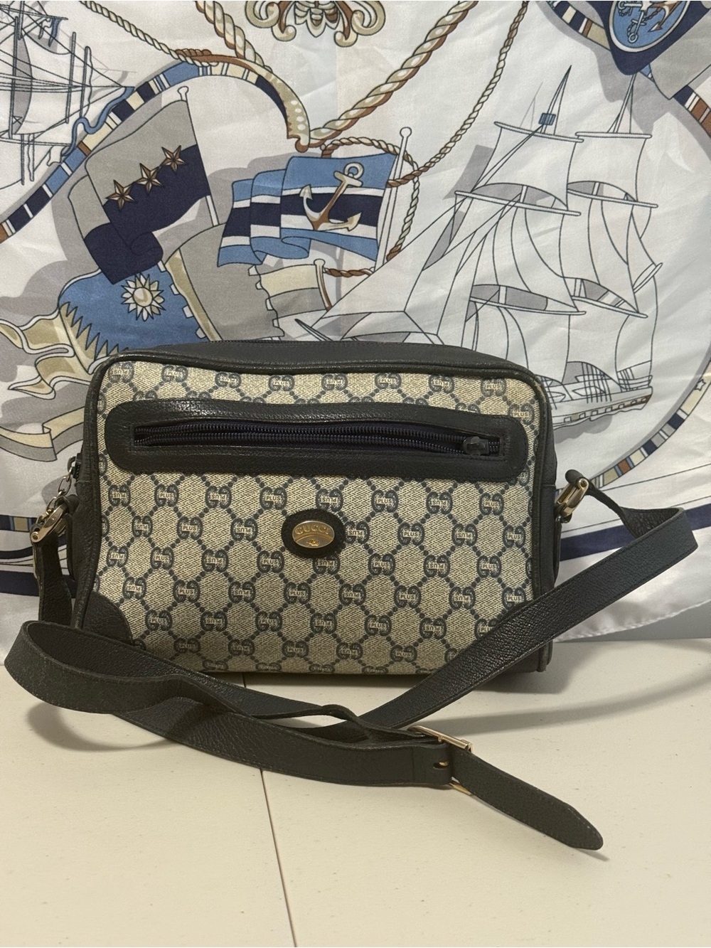 Gucci Beige GG Canvas Crossbody Messenger Bag with Navy Trim